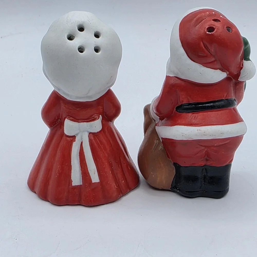 Santa‎ & Mrs Claus Salt & Pepper Shakers Ceramic Red Set Of 2 Christmas Decor